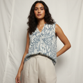 Blusa estampada colores claros azul y blanco