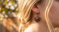 Aros Cortos Bronce con Piedra Turquesa | Elegancia Natural