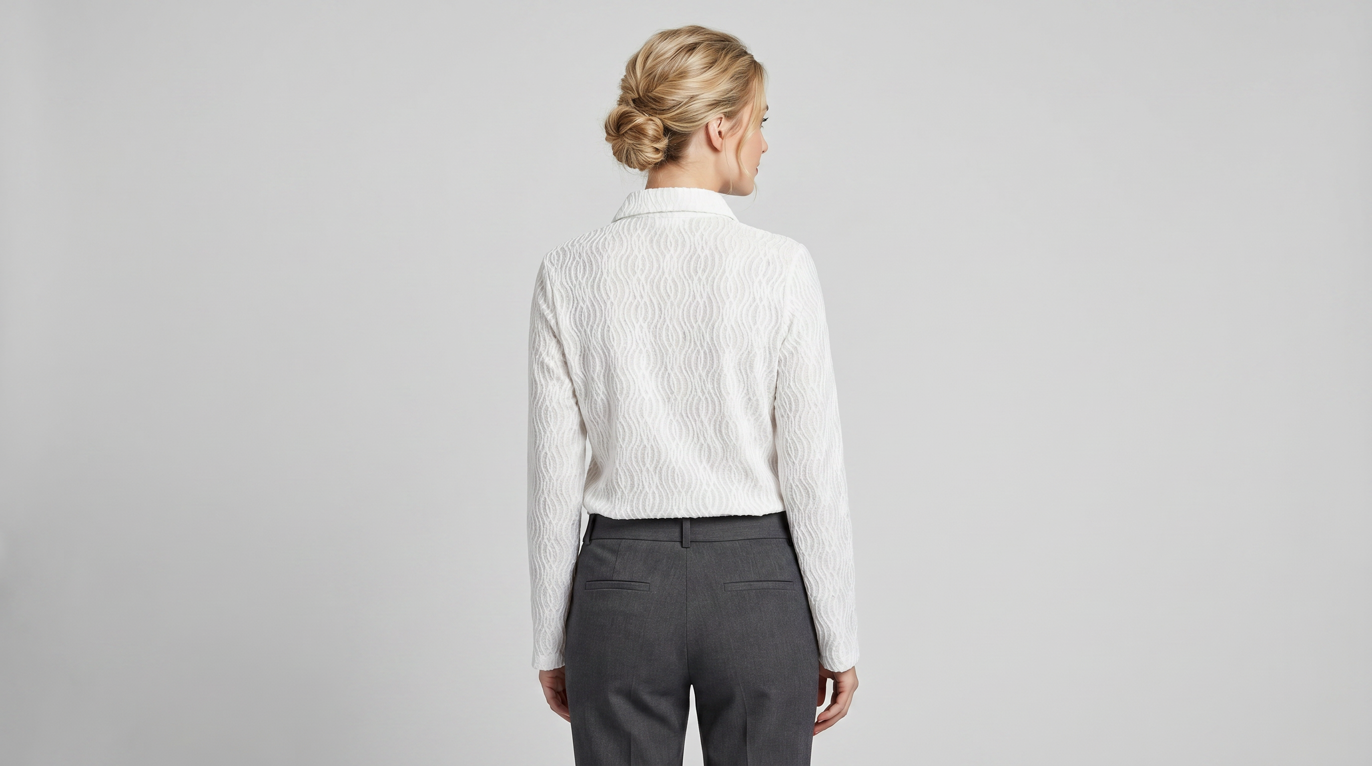 Blusa Blanca de Encaje: Refinamiento en Cada Detalle