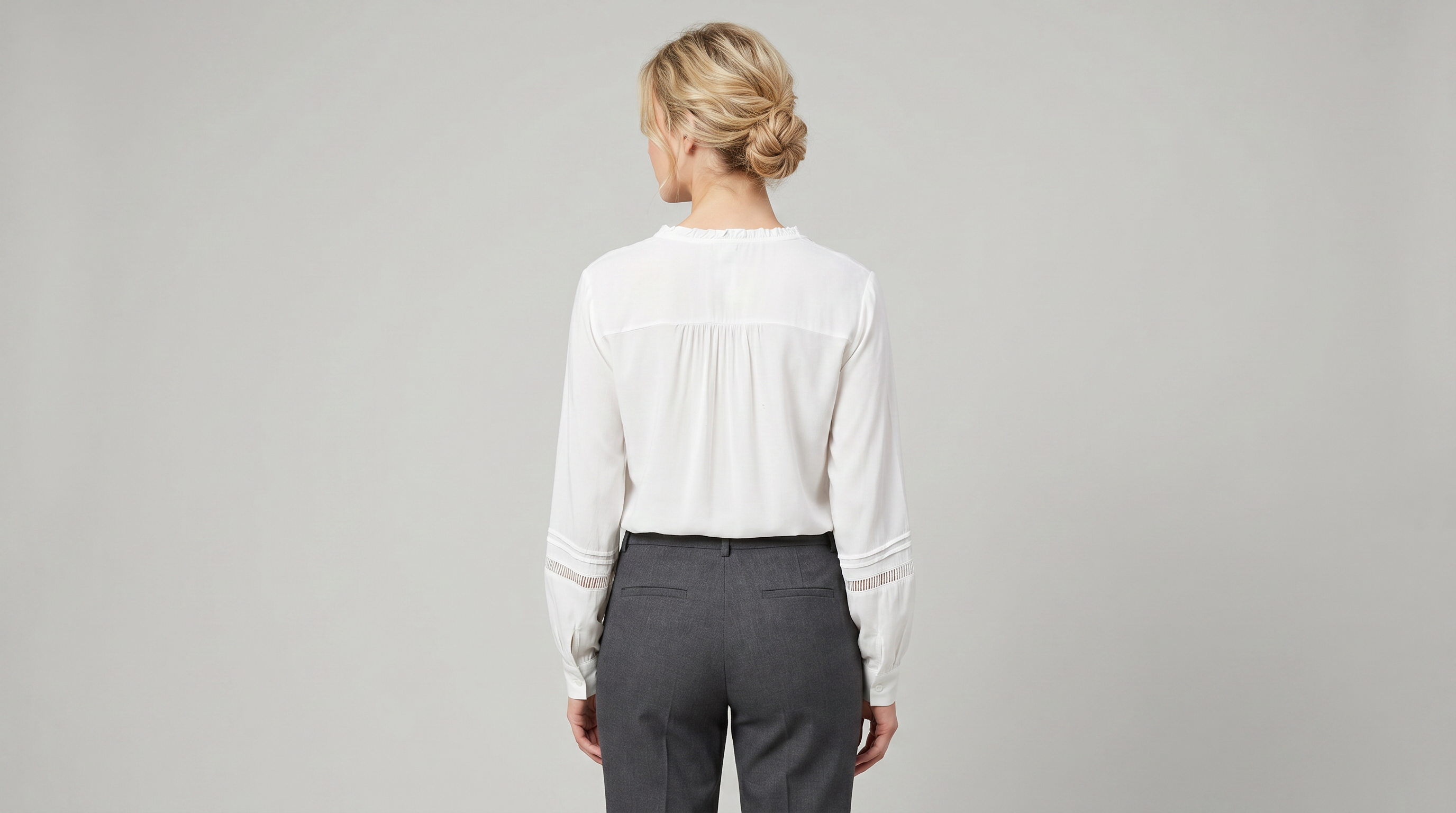 Blusa Blanca: Estilo Moderno y Ligero