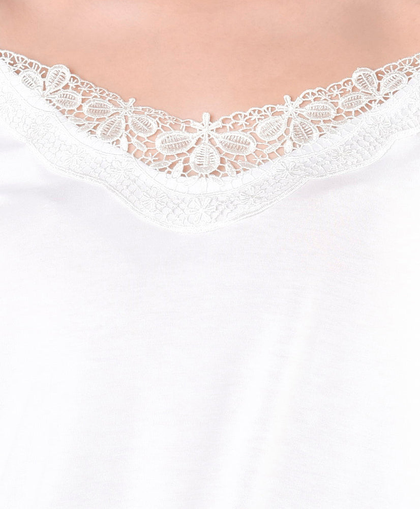 Polera de Algodón con Encaje: Suavidad con Estilo