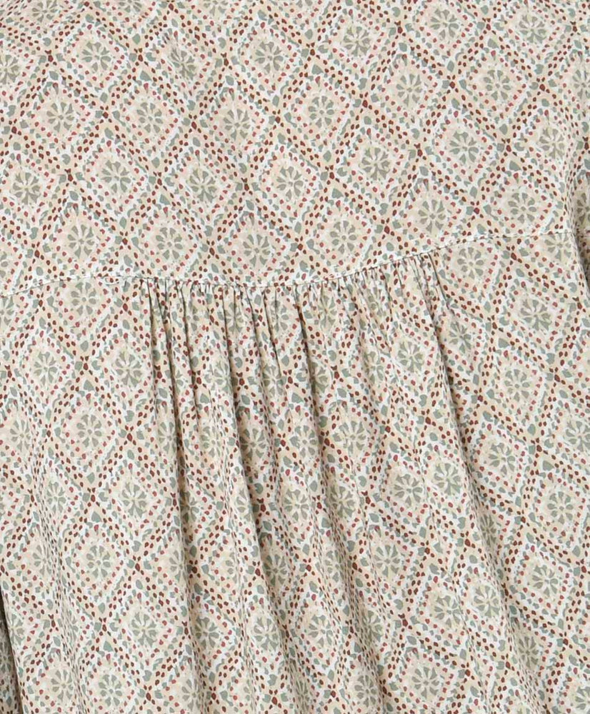 Blusa Beige Fresca: Elegancia Ligera para Tu Día a Día