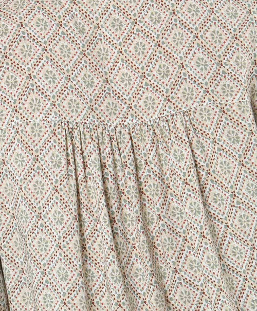 Blusa Beige Fresca: Elegancia Ligera para Tu Día a Día