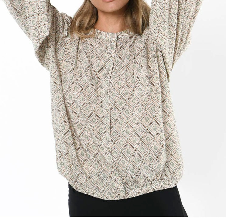 Blusa Beige Fresca: Elegancia Ligera para Tu Día a Día