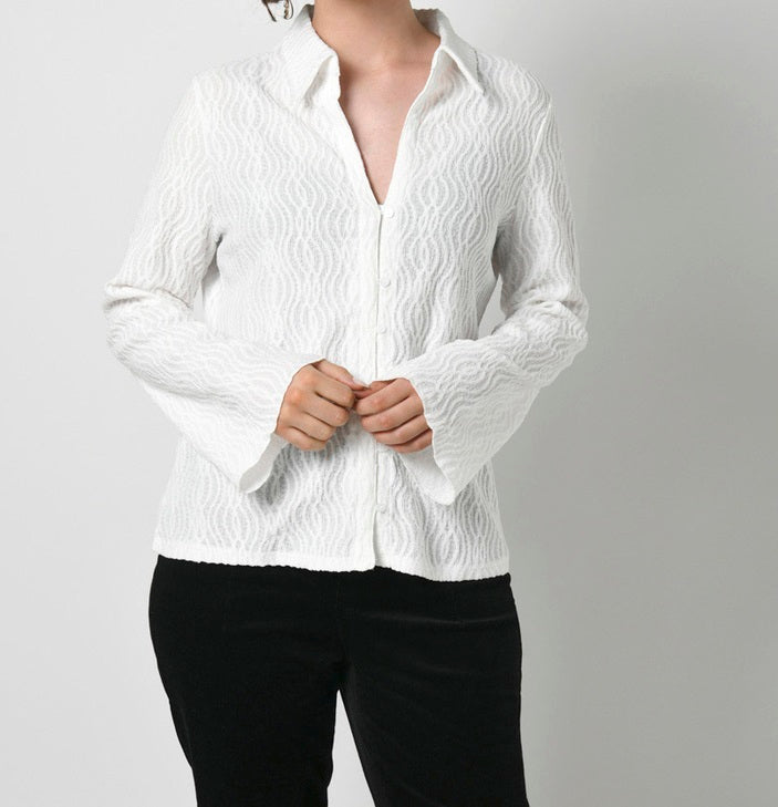 Blusa Blanca de Encaje: Refinamiento en Cada Detalle