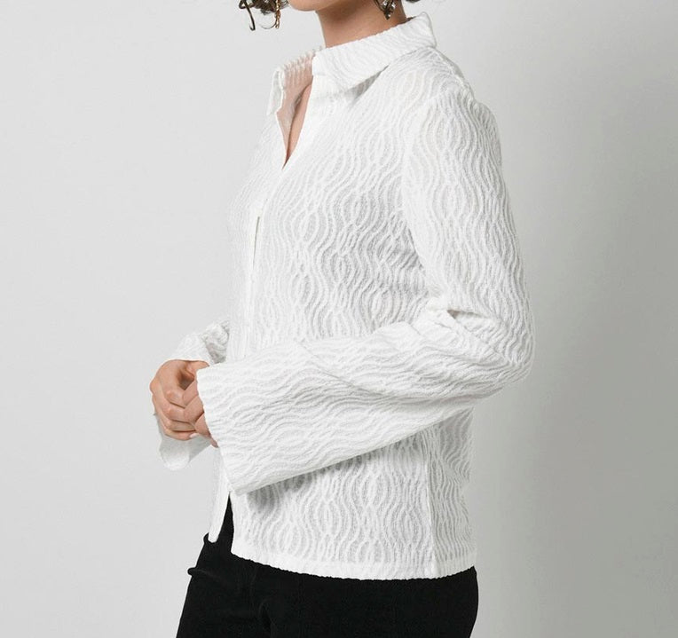 Blusa Blanca de Encaje: Refinamiento en Cada Detalle