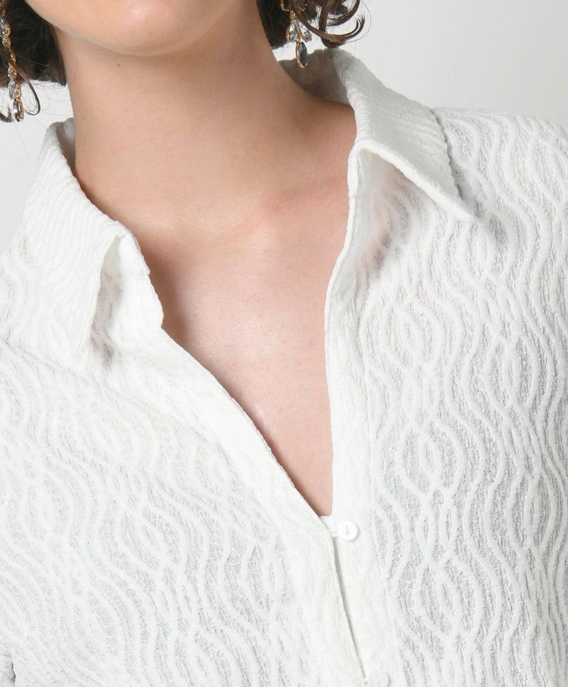 Blusa Blanca de Encaje: Refinamiento en Cada Detalle