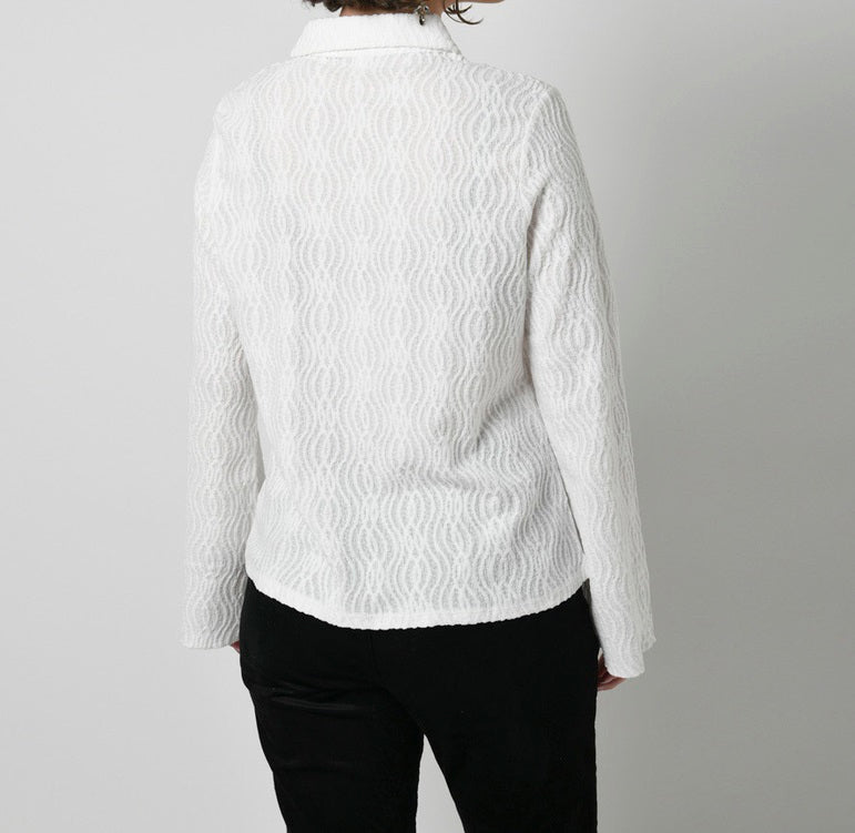 Blusa Blanca de Encaje: Refinamiento en Cada Detalle