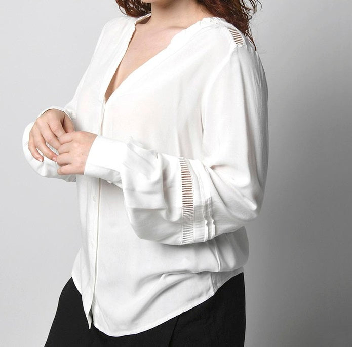 Blusa Blanca: Estilo Moderno y Ligero
