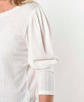 Blusa Drapeada de Algodón: Elegancia Versátil en Beige o Negro
