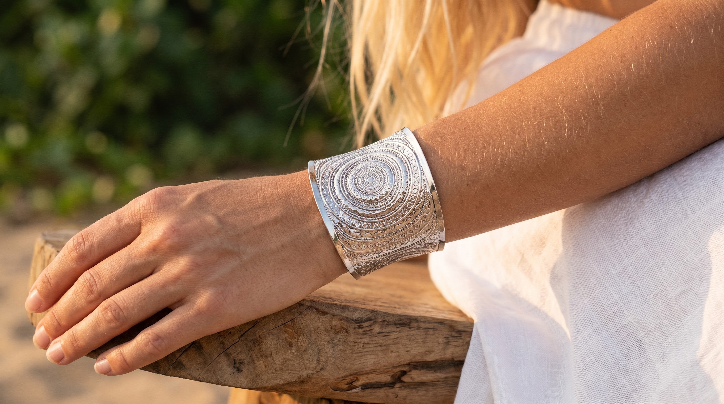 Pulsera Ancha Plateada | Elegancia que se nota