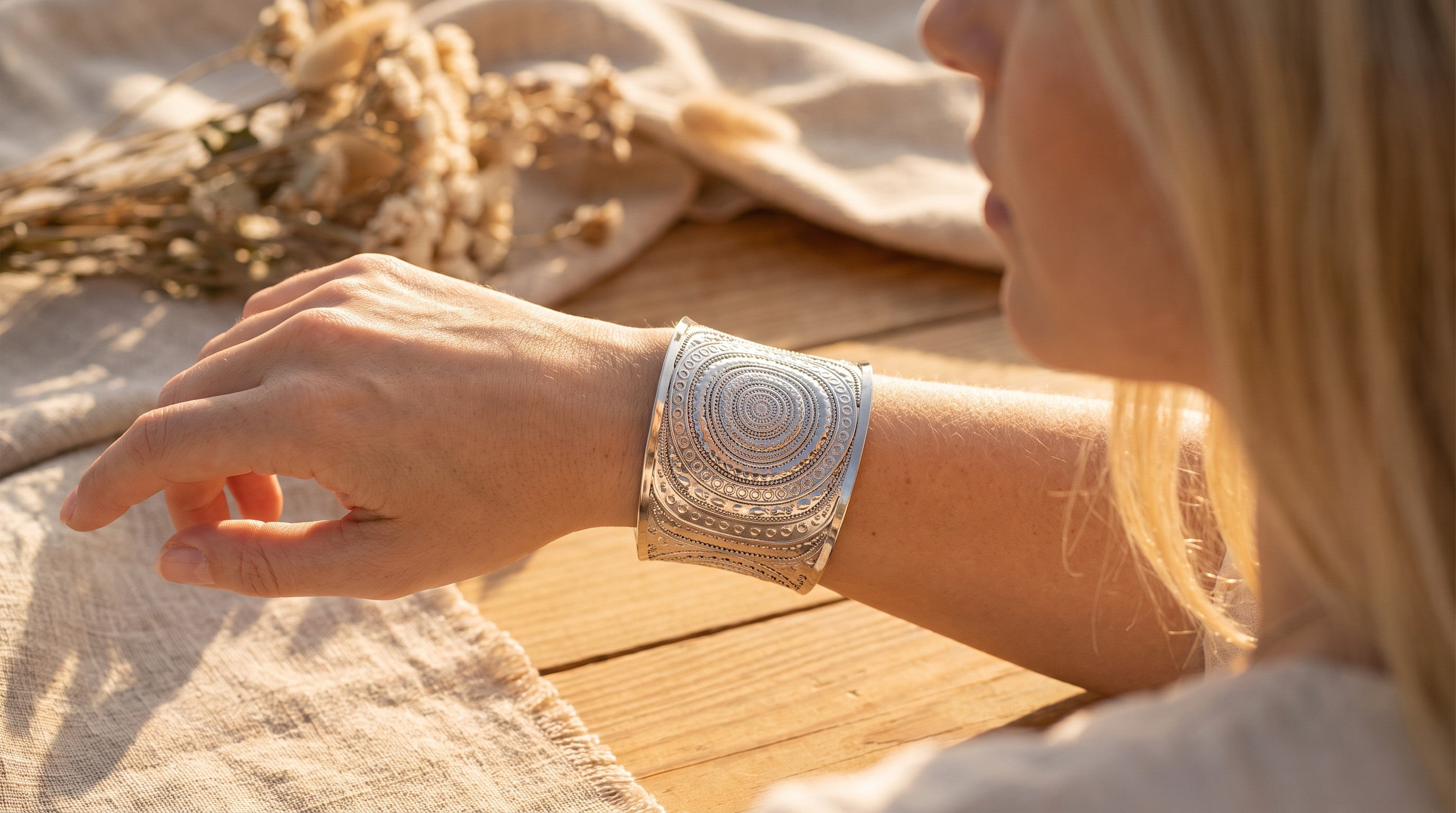 Pulsera Ancha Plateada | Elegancia que se nota