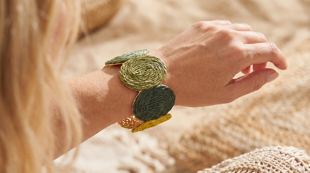 Pulsera Ancha Verde | El accesorio que da vida a tu look