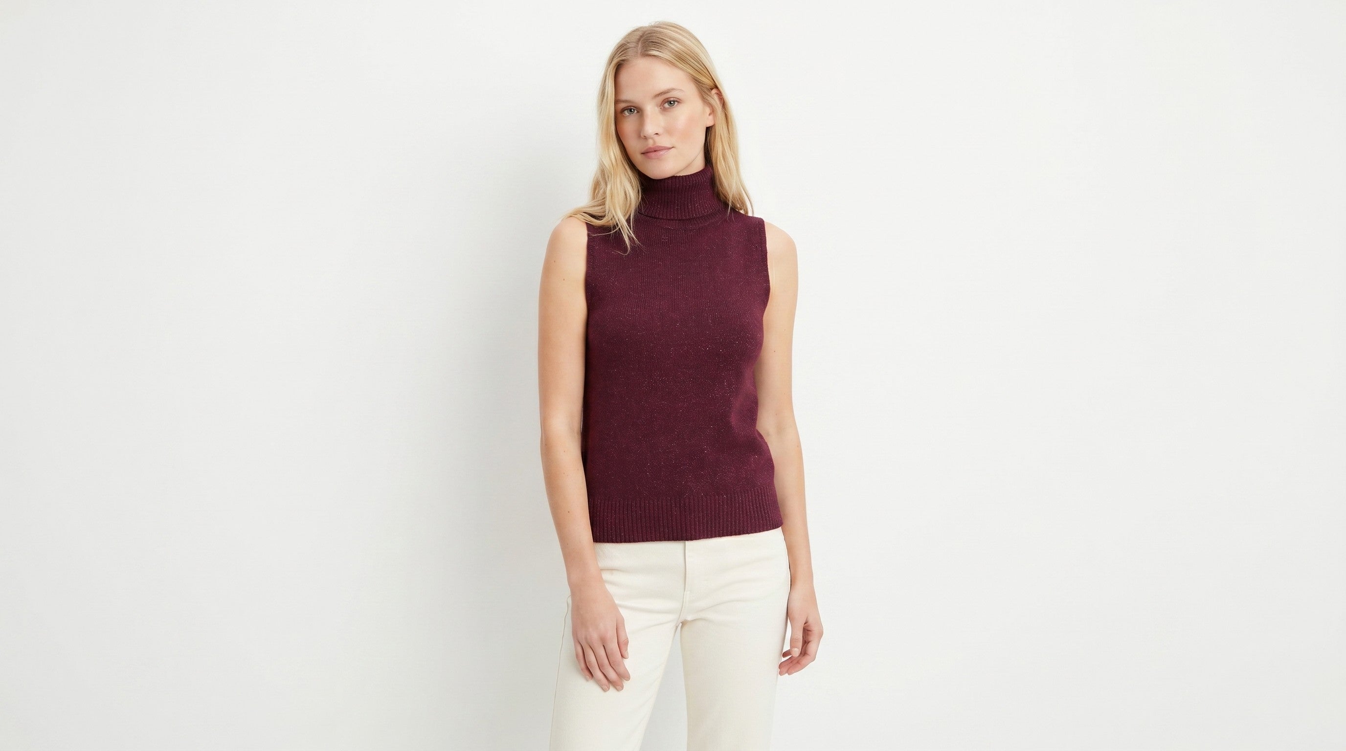 Blusa sin mangas cuello tortuga