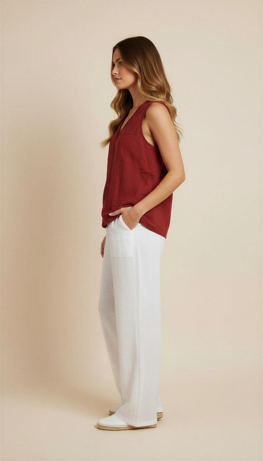 Blusa sin mangas color vino