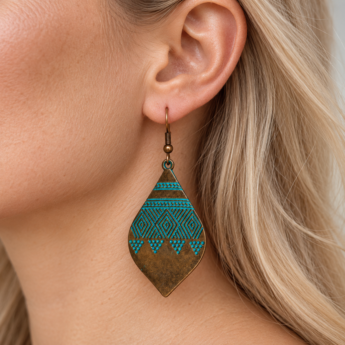 Aro hoja bronce y turquesa en modelo rubia