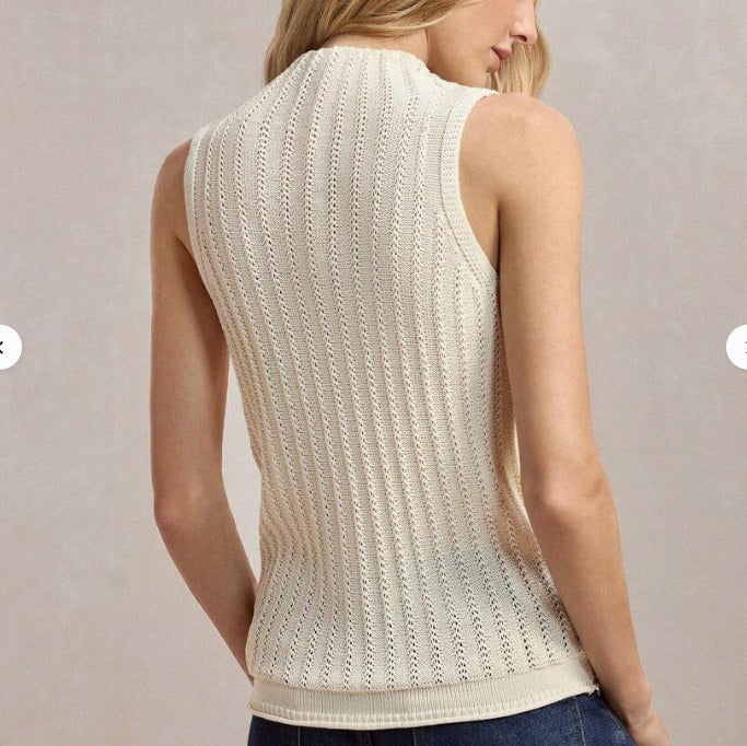 Blusa tejida beige cuello bajo