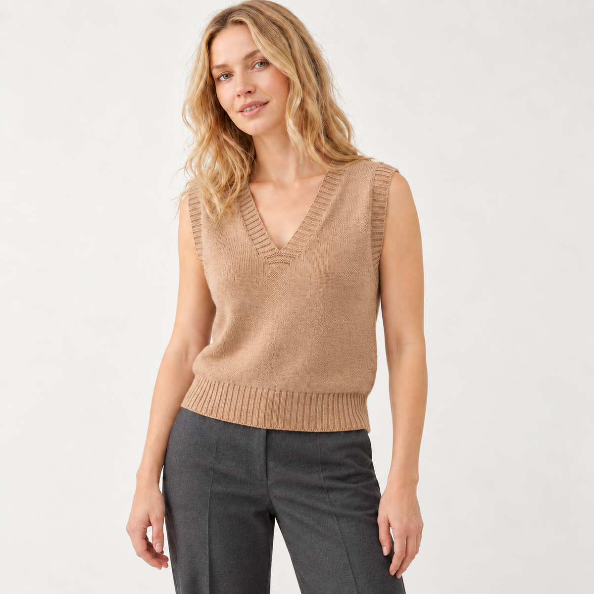 Chaleco sin mangas Beige — vista frontal