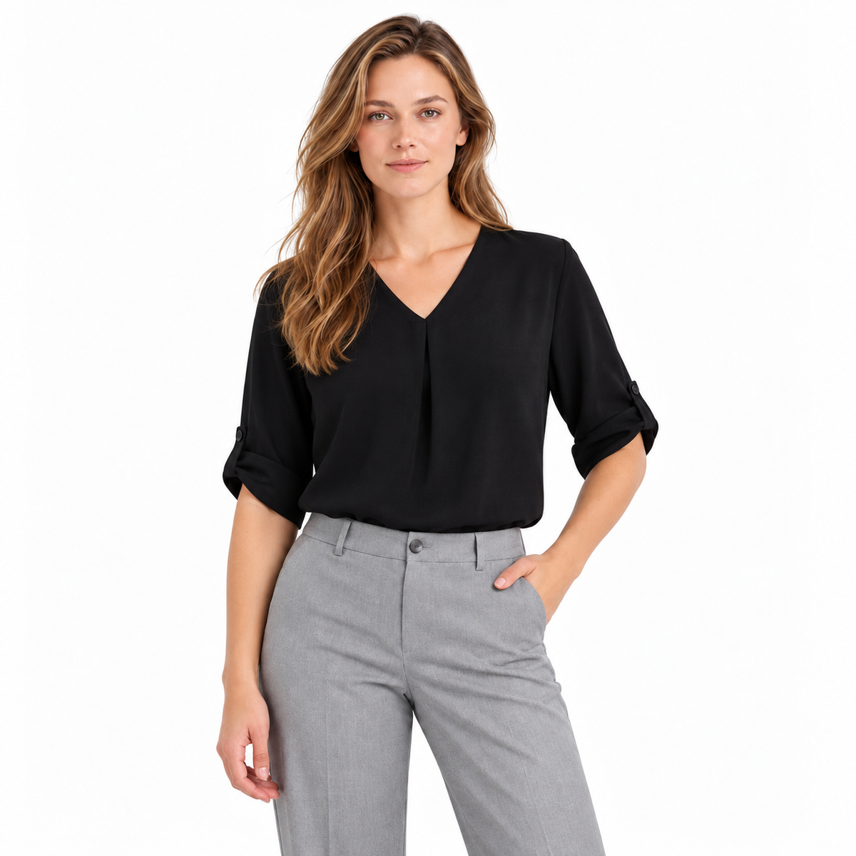 Blusa negra holgada, frente con blusa dentro del pantalón