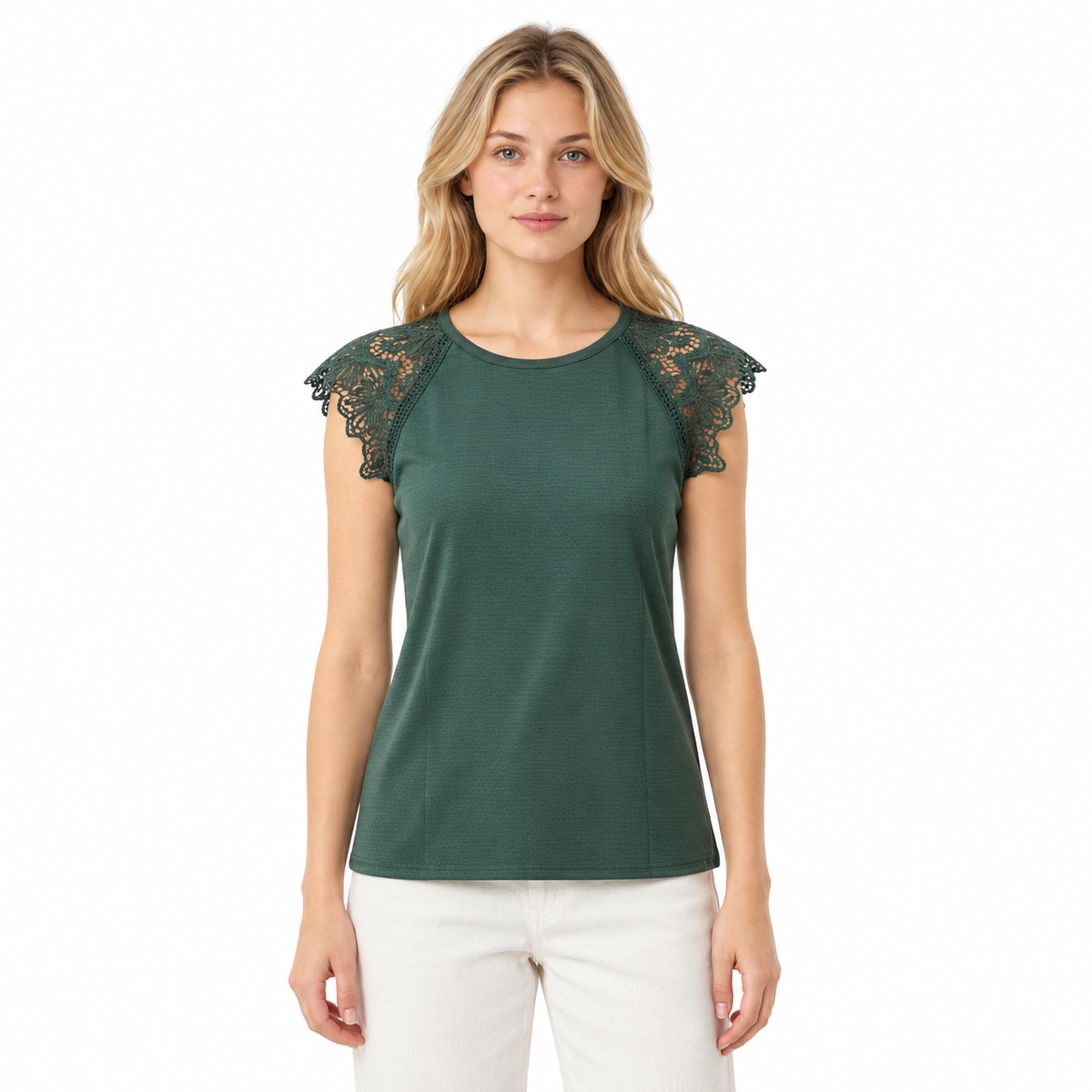 Blusa verde militar, frontal con modelo rubia natural y fondo blanco