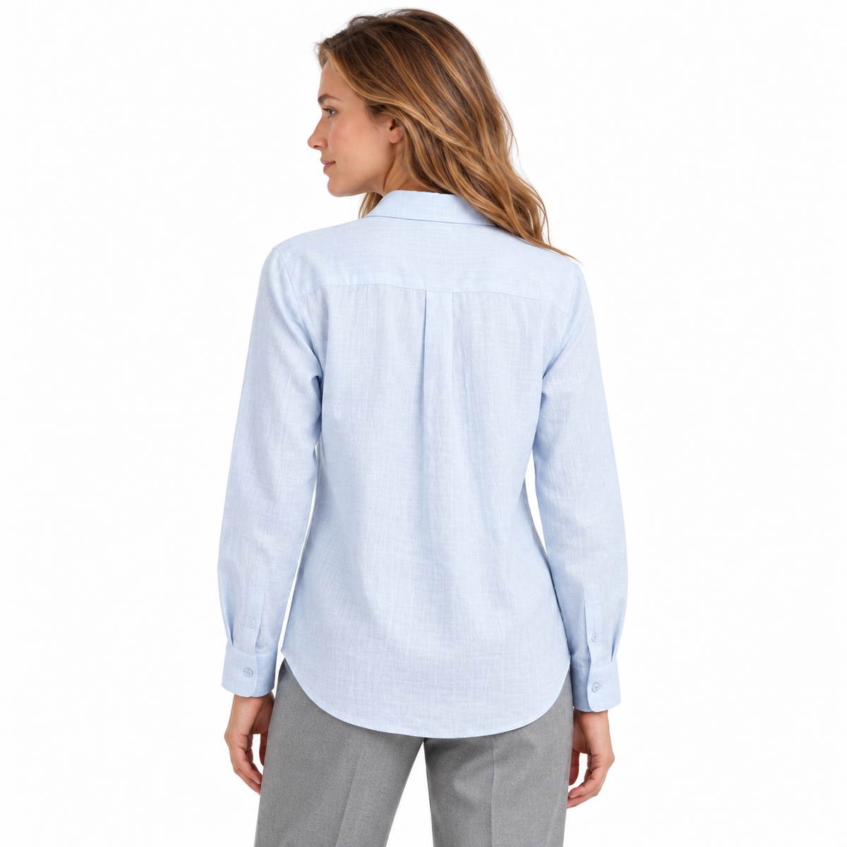 Camisa celeste, vista de espalda