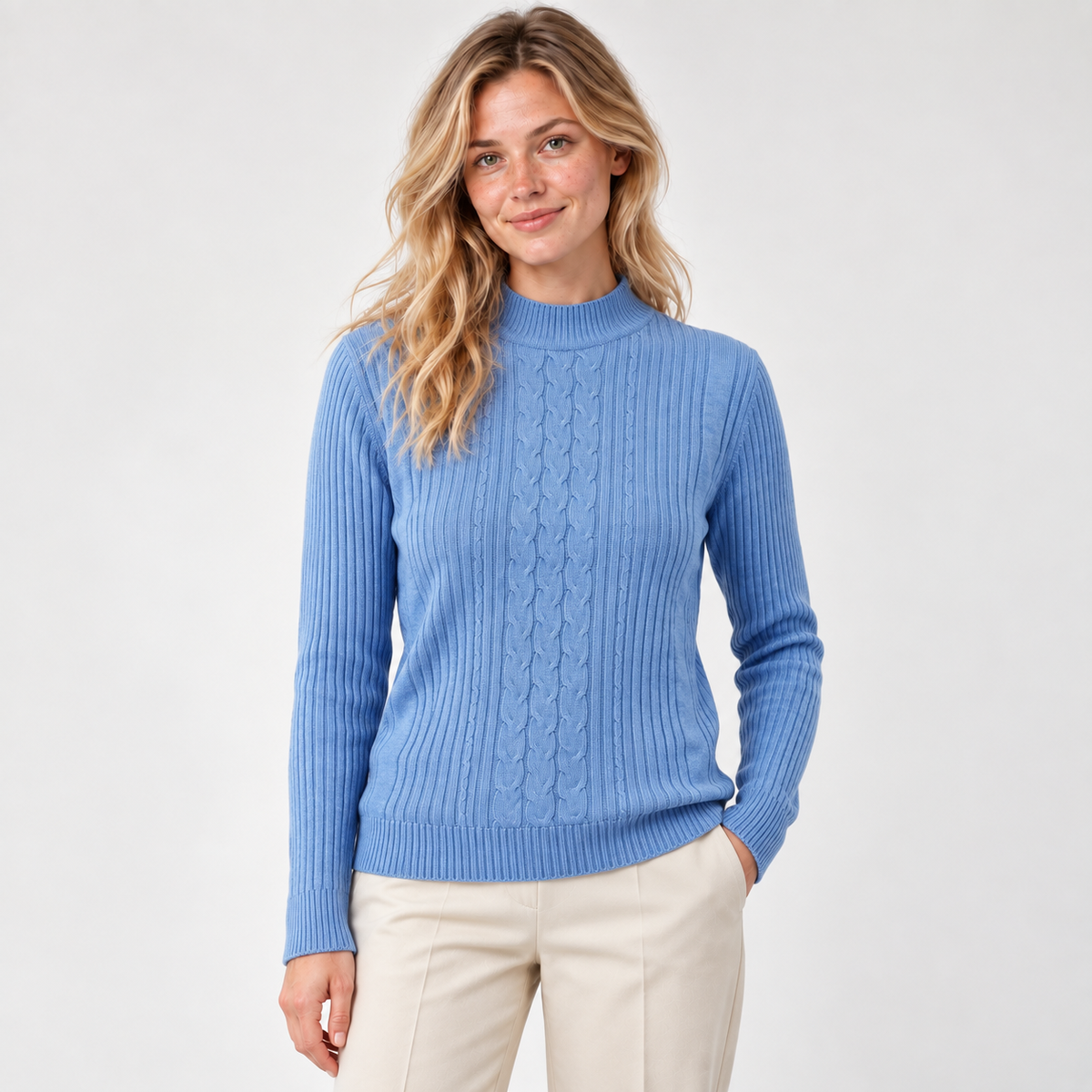 Sweater largo tejido stretch azul, vista frontal, modelo natural