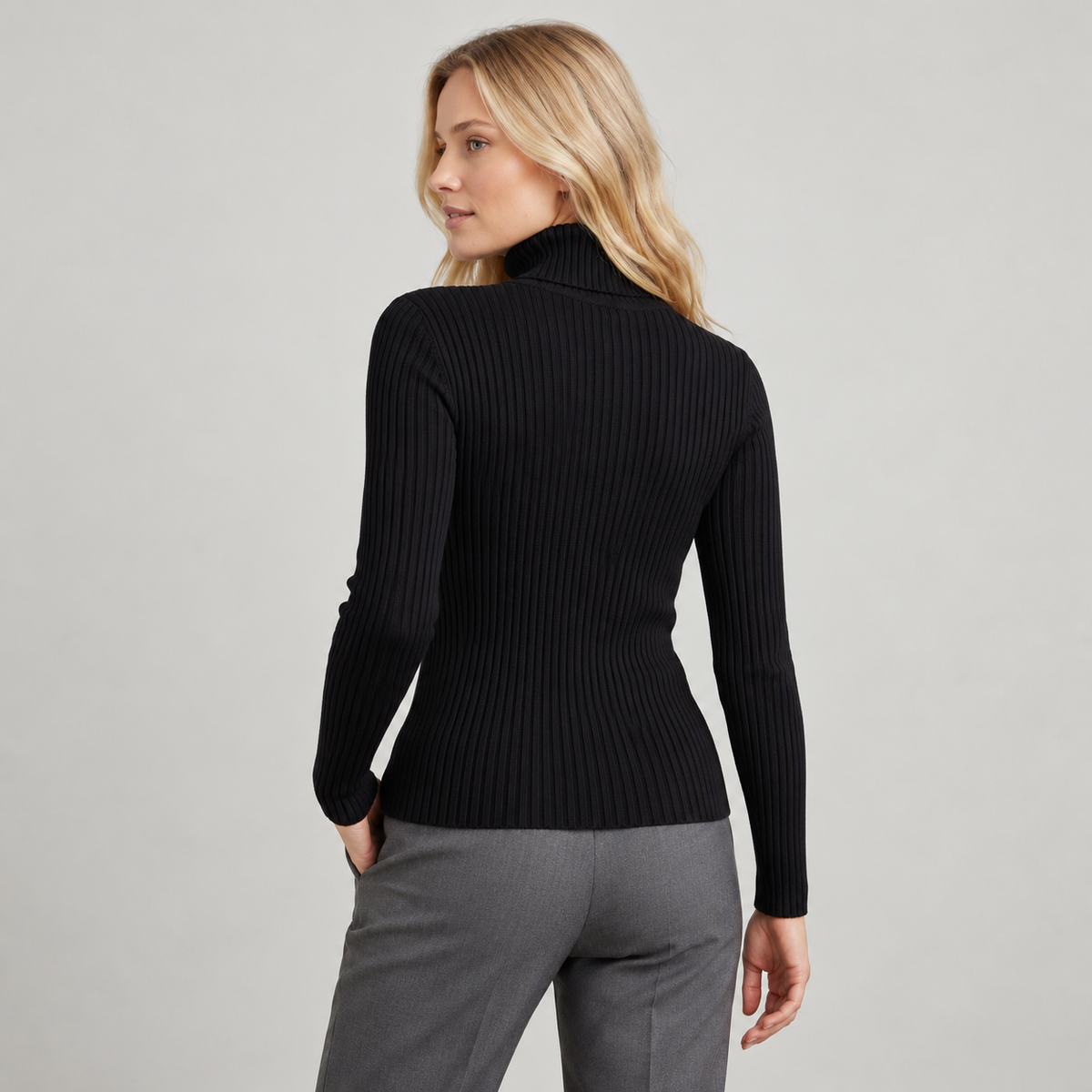 Sweater cuello alto Negro — espalda