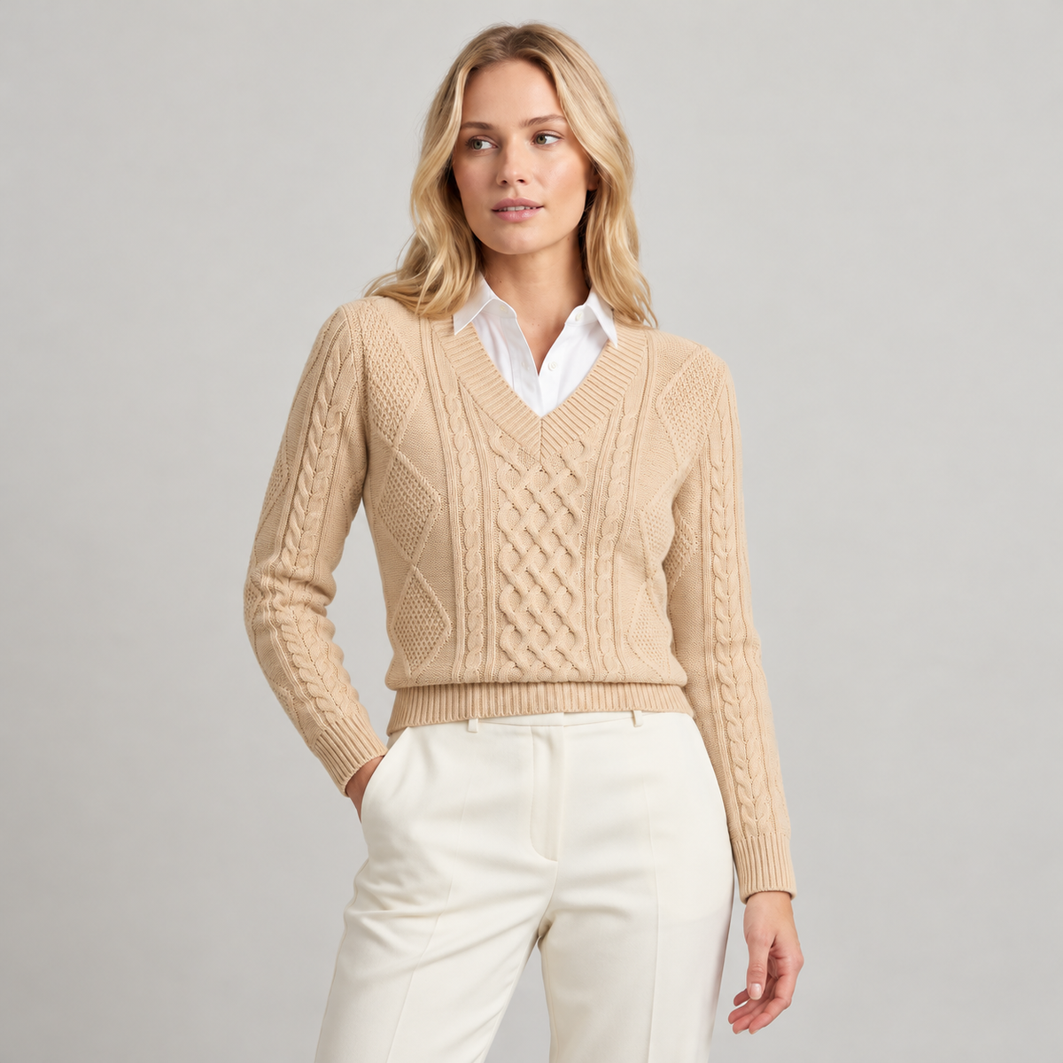 Sweater cuello V beige — frente