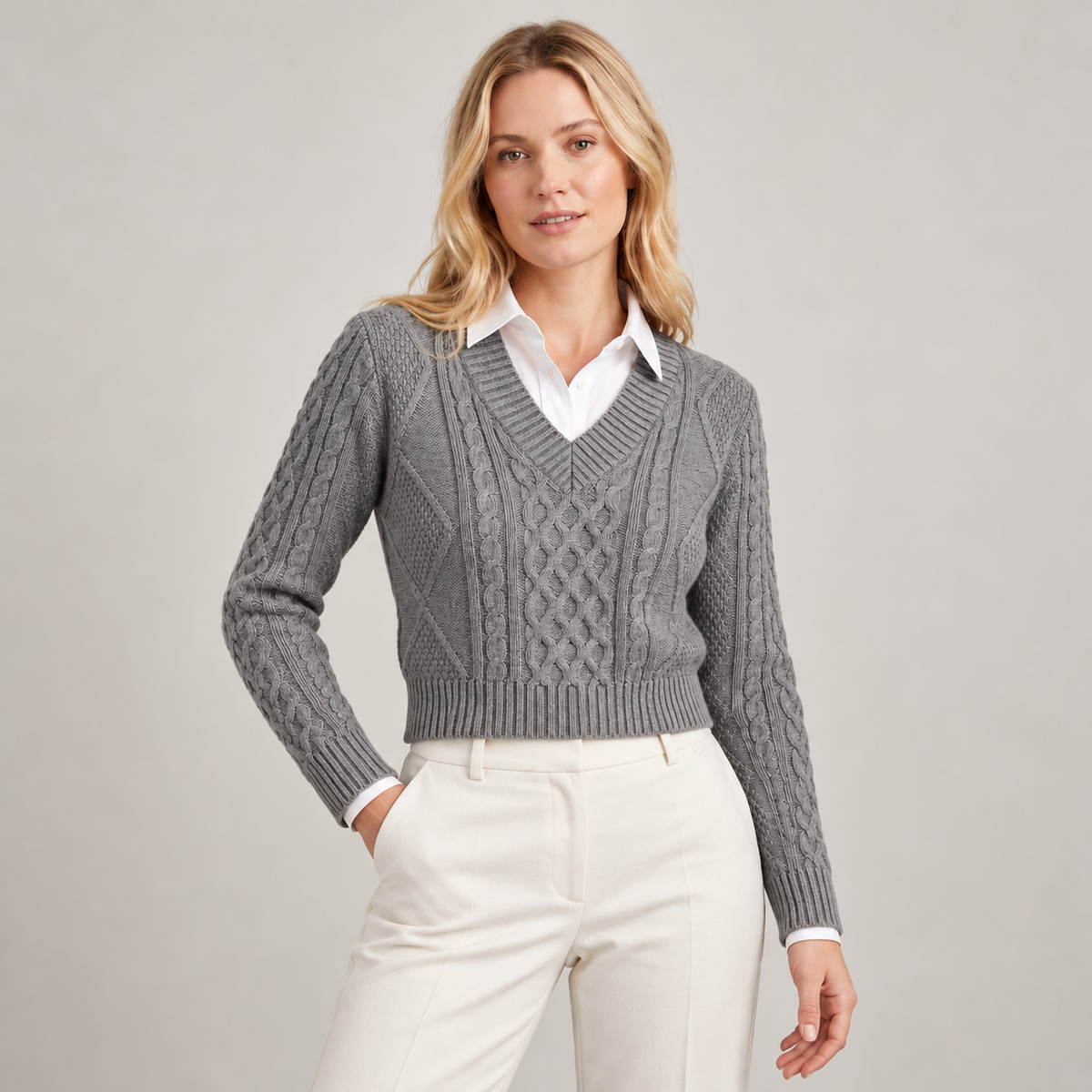 Sweater cuello V gris — frente