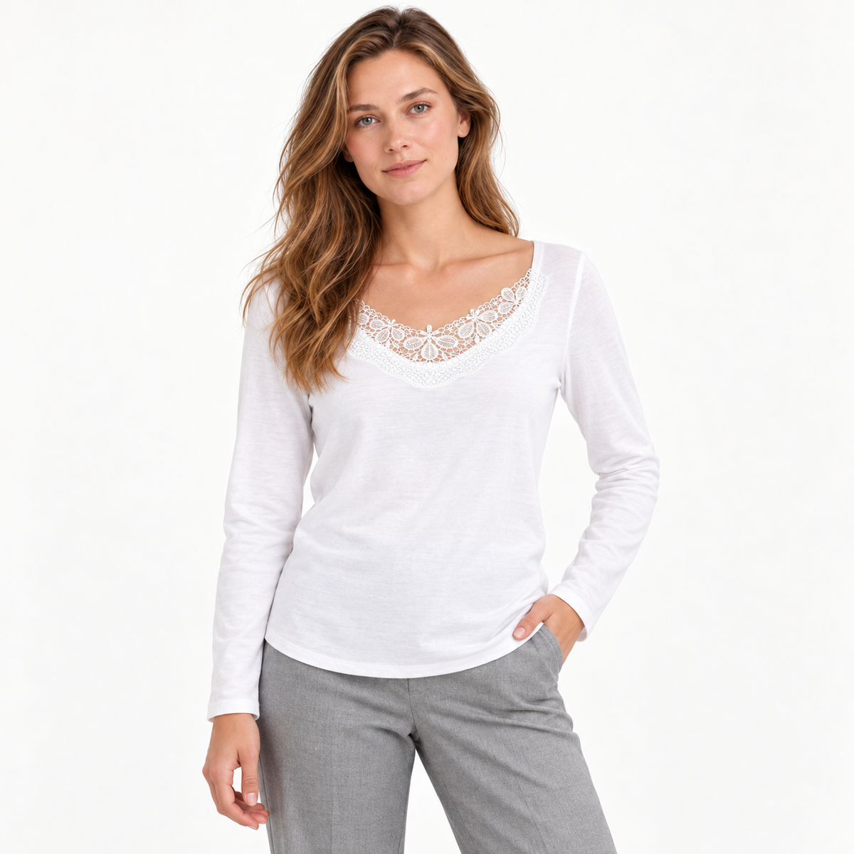 Polera de algodón con encaje — pose natural