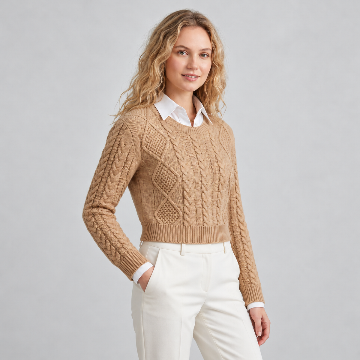 Sweater cuello redondo Beige — lado