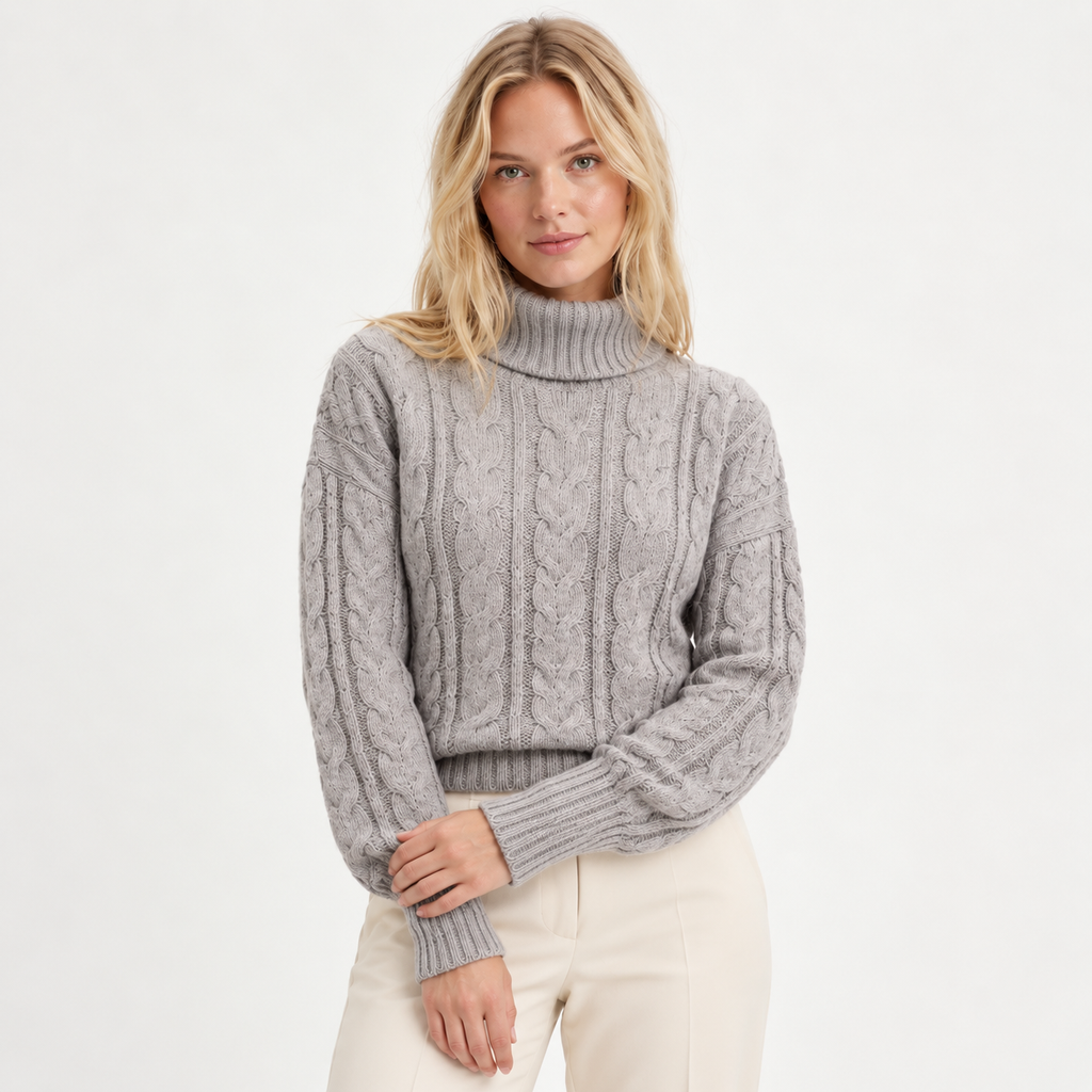 Sweater cuello de tortuga ancho gris, corte a la cintura, modelo rubia natural — MODASPROPIAS