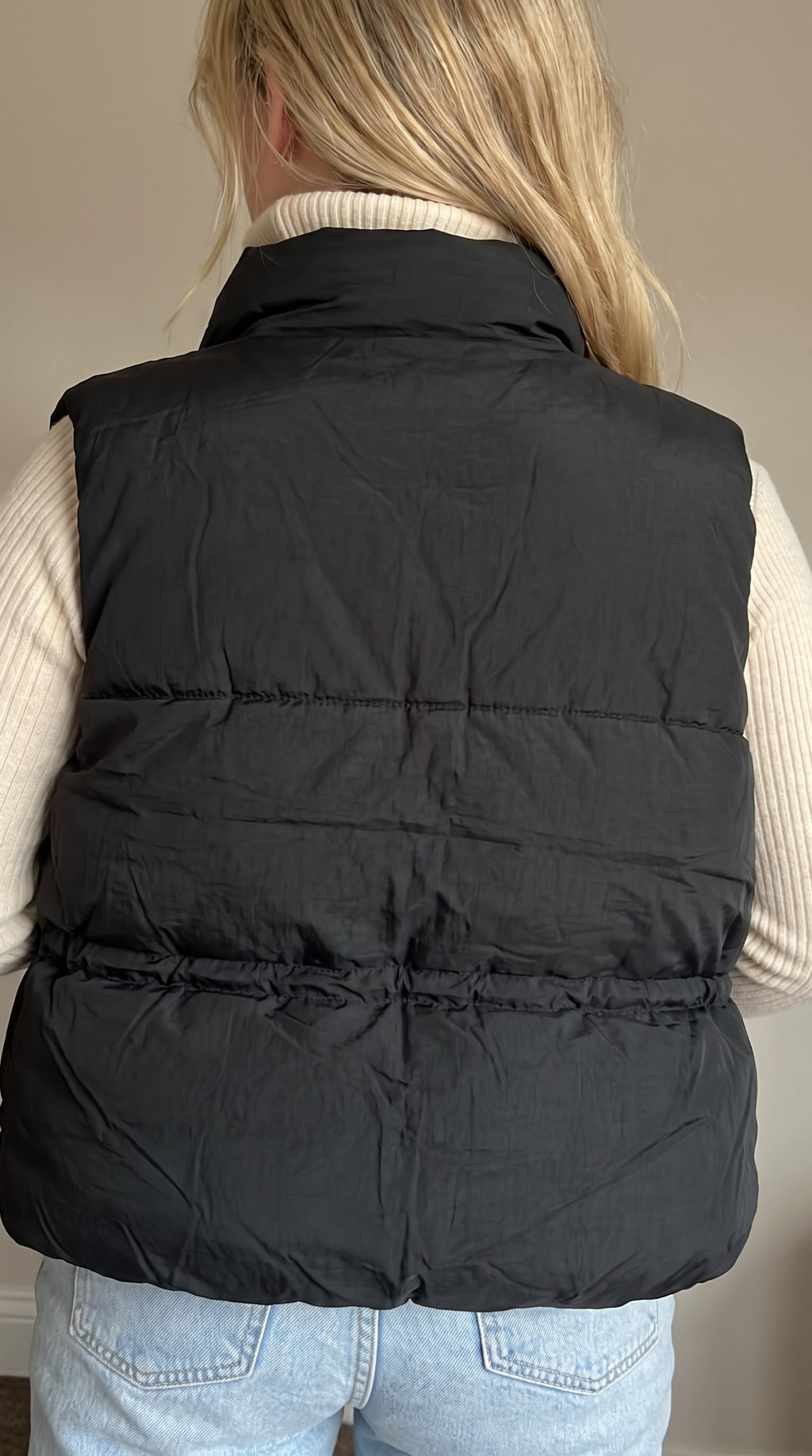 Parka Acolchada Sin Mangas Color Negro | 40% OFF ❄️